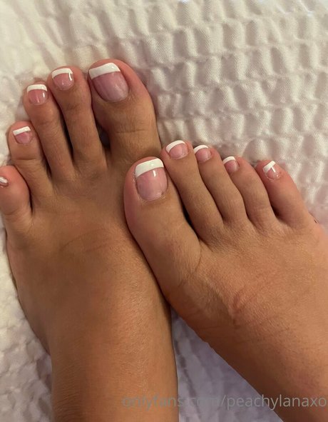 peachylanaxo nude actress picture