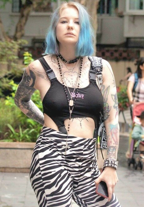 Weronika Truszczynska star top gallery