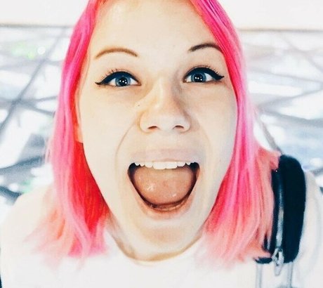 Weronika Truszczynska star hd pictures