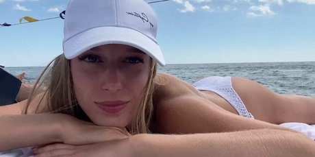 thick trans onlyfans erotic image