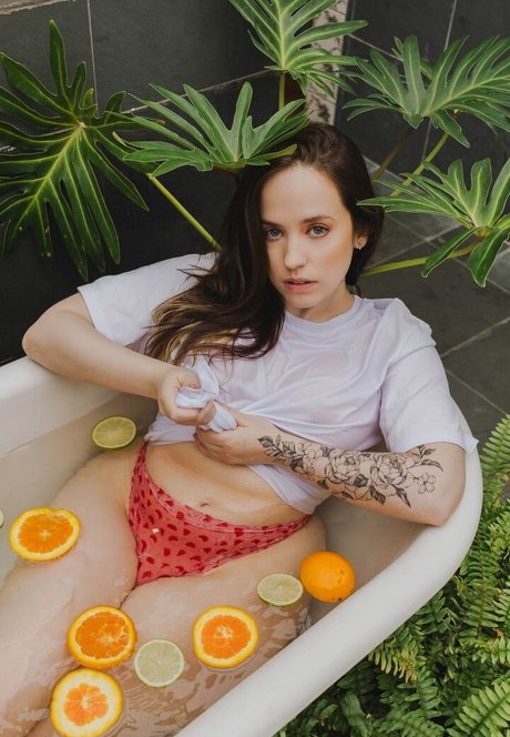 Nay Rodrigues pretty star pic