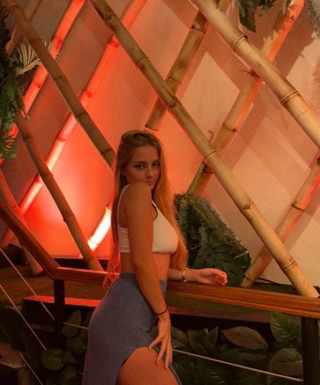 Julie Remoissenet model hd pics