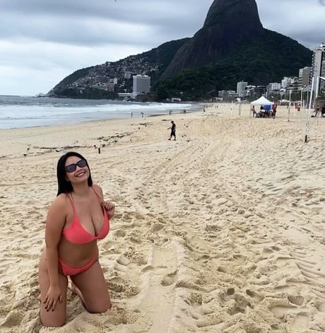 Leandraangelina model adult pics