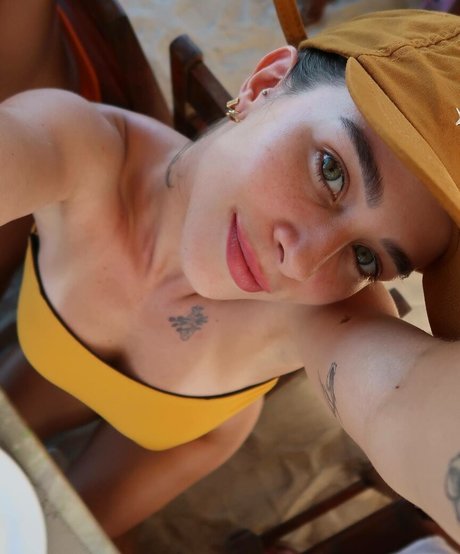 Laryssa Ayres sex model photos