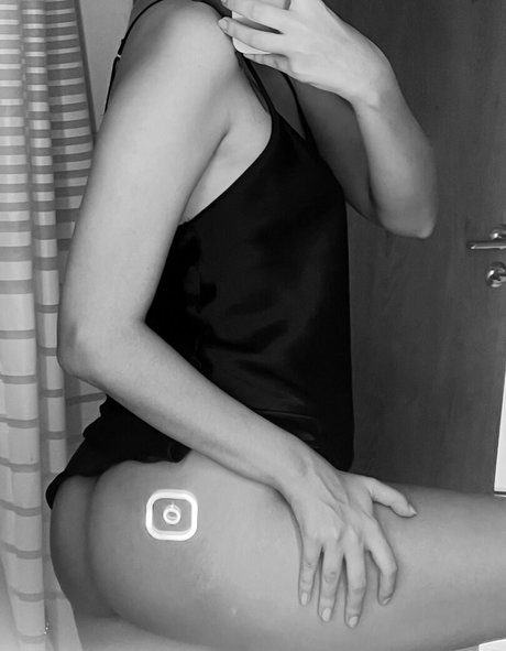 mature wife onlyfans beautiful naked pictures