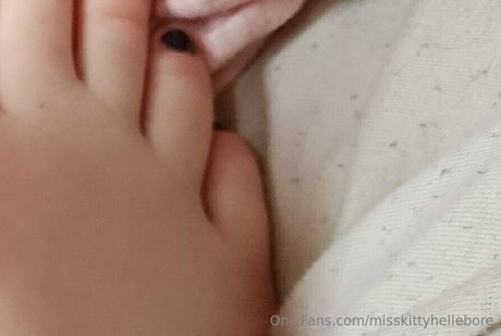 misskittyhellebore hot pornstar img