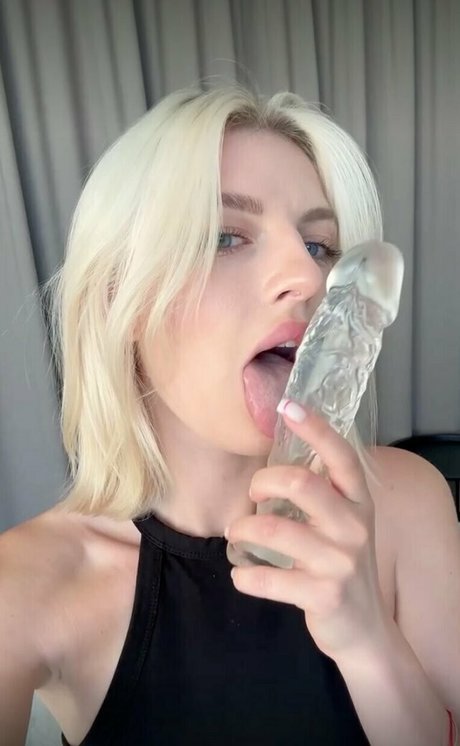 candyblondbaby hot actress img