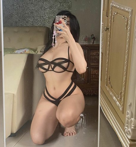 Juu Lynn hot pornstar pics