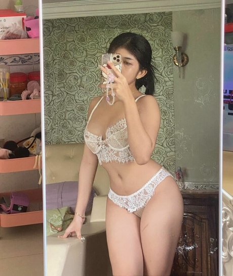 Juu Lynn free pornstar photo