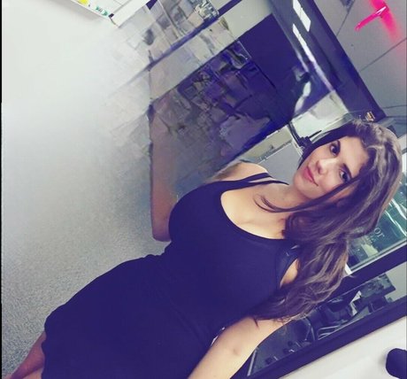 Emily Helen Barry sexy star pic