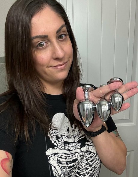 Sincityhotwife erotic actress photo