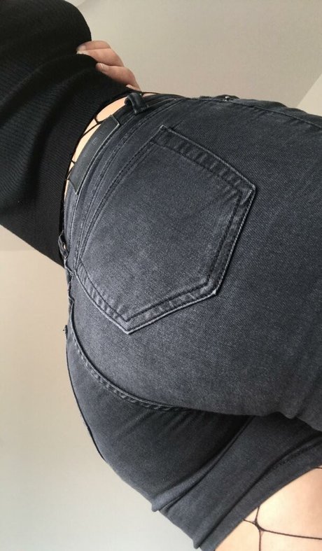 Tschindo model sex pic