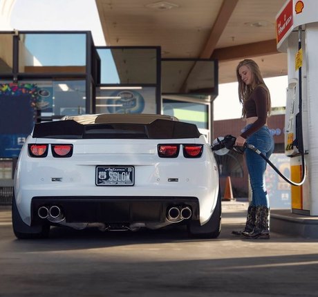 Kayla Rundle exclusive star pictures