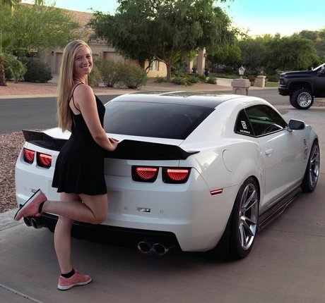 Kayla Rundle star sexy picture