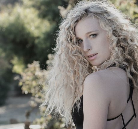 Kayla Rundle exclusive star photo