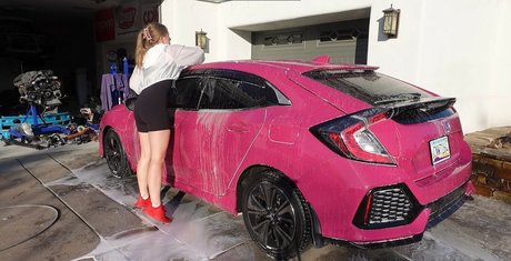 Kayla Rundle erotic actress pictures