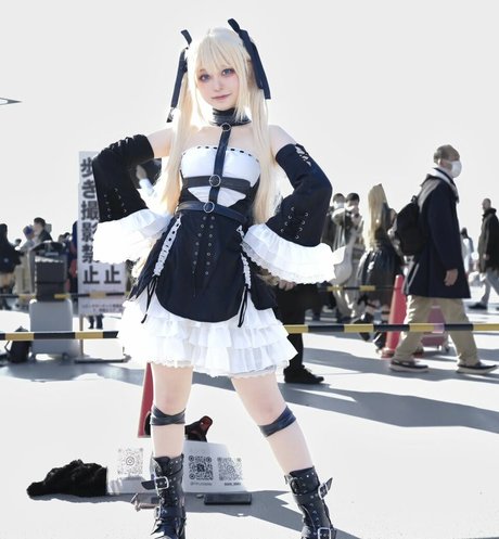 min cosplay beautiful model pic