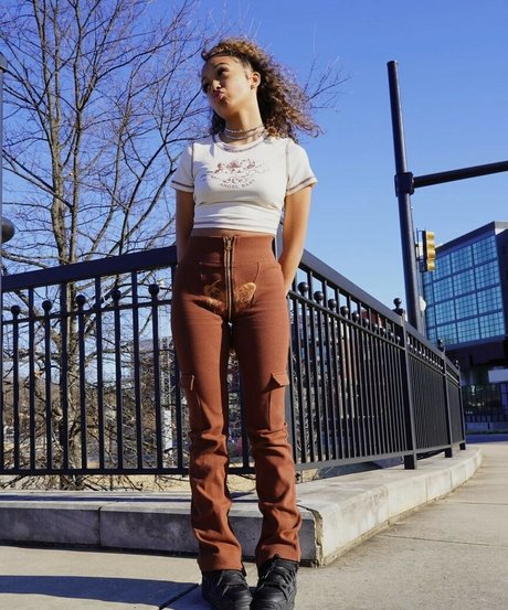 Lexi Vee hd actress photos