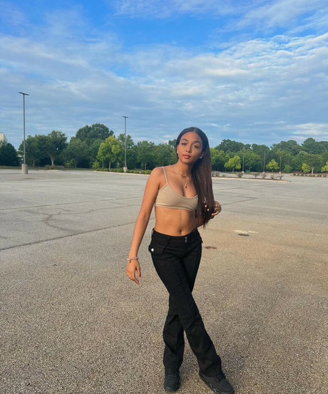 Lexi Vee top model picture