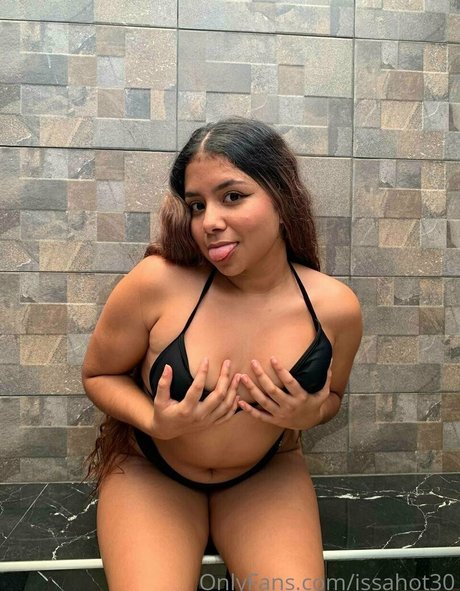 issahott31 sexy actress photo