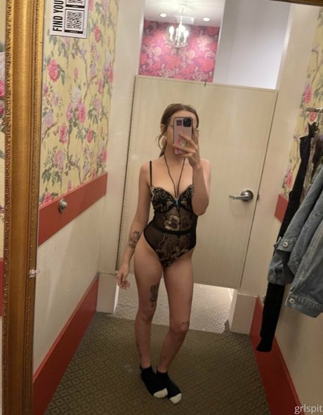 grlspit free model pic