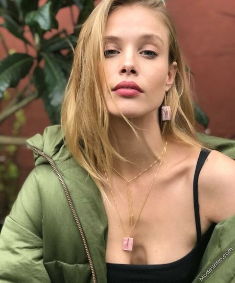 Allie Leggett hot actress gallery