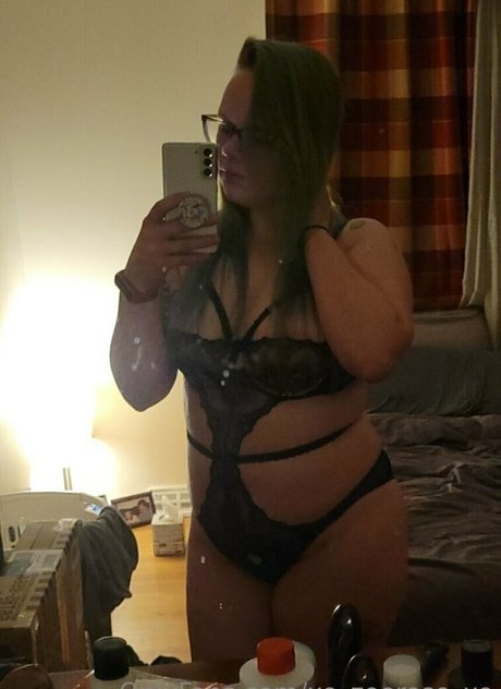 xo zoerose xo naked model image