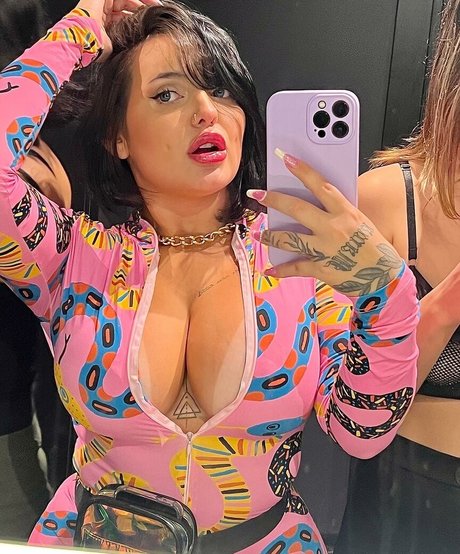 Pamela Suelem nudes model gallery