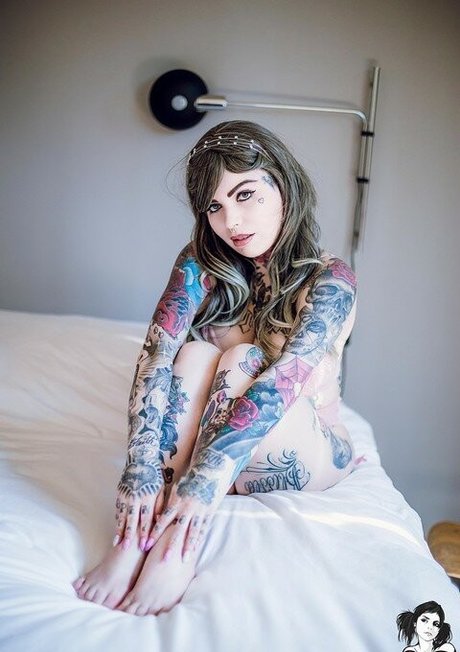 Tatycamili naked model img