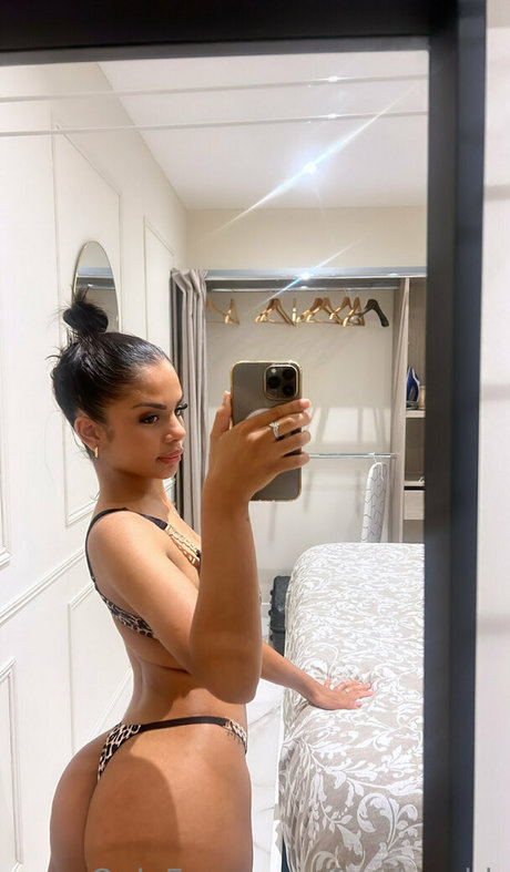 farahwebb model sexy photos