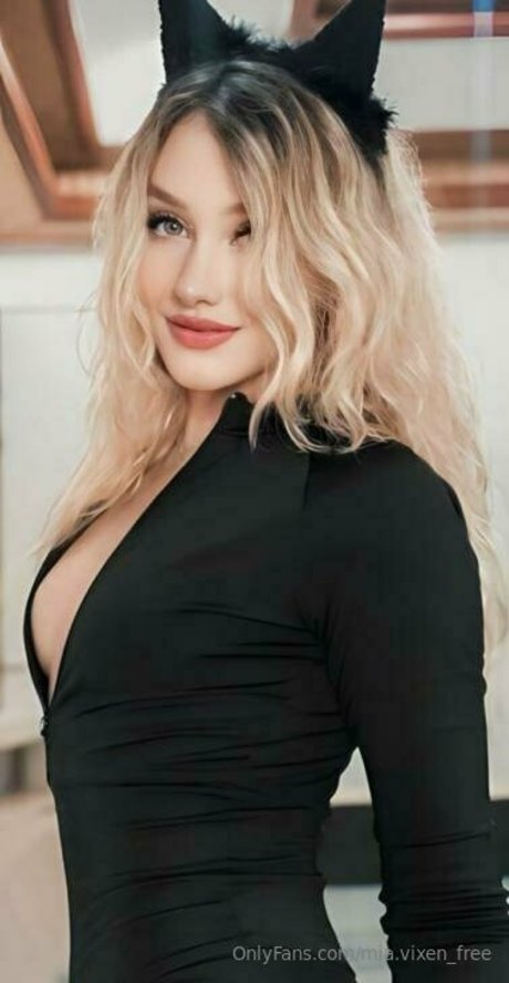 lawyer onlyfans beautiful picture