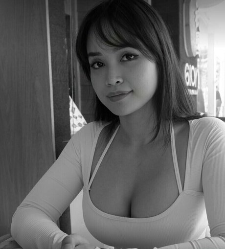 asian eyes v model exclusive pics