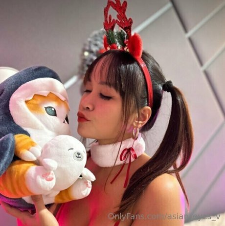 asian eyes v hd actress image