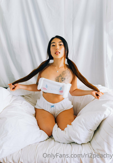 Peachydayo model top pic