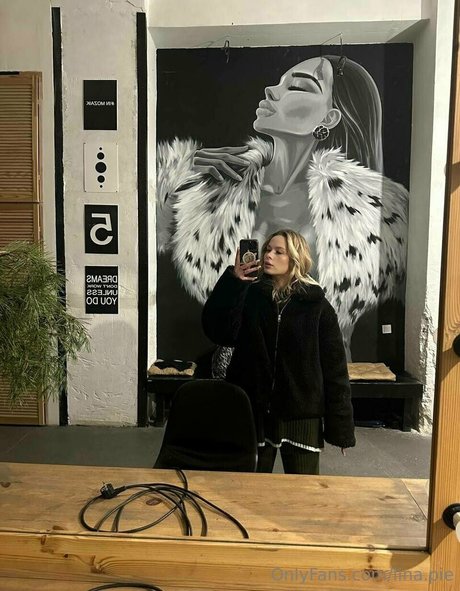 female popular onlyfans hot porn pic