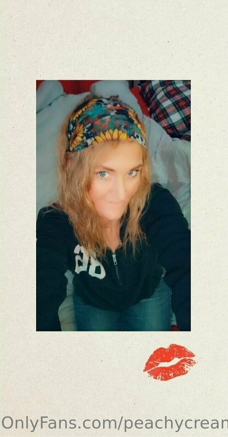 peachycream2017 model pornographic photos