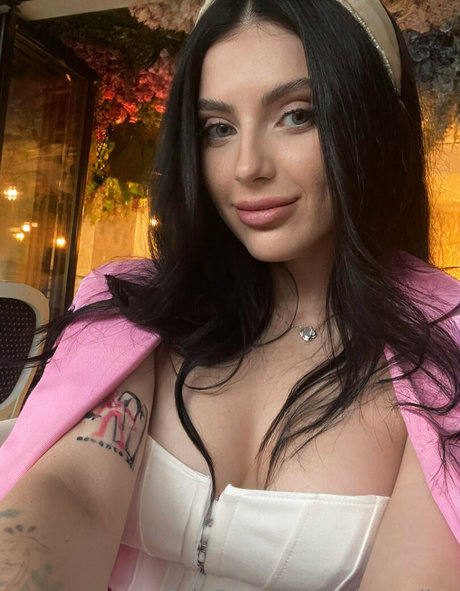 little mollyy high quality star pic