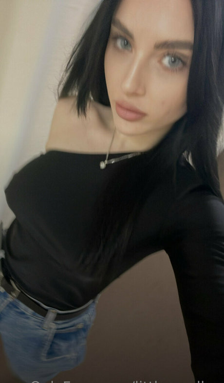 little mollyy model pics