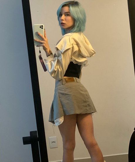 Luh Setra naked model picture