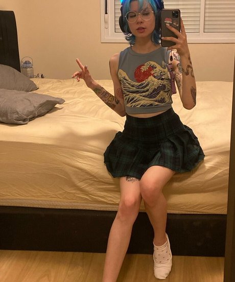 Luh Setra model erotic photo