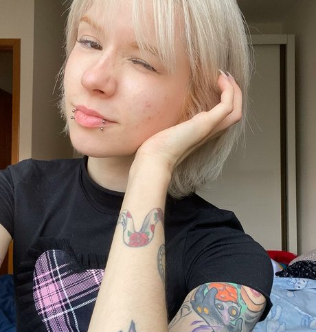 Luh Setra star pornographic photo