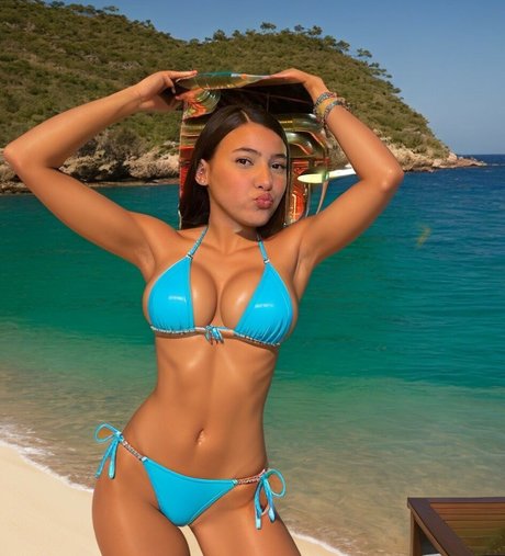 Nourhene Hocini model top galleries