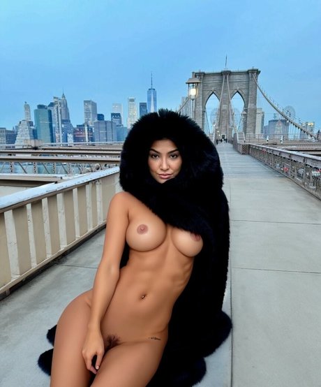 Nourhene Hocini hd model image