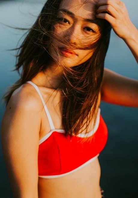 Emi Wong model image