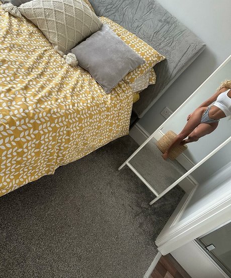 mollymazs model beautiful picture