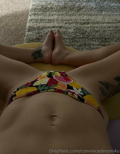 Convincedmom4u model free img