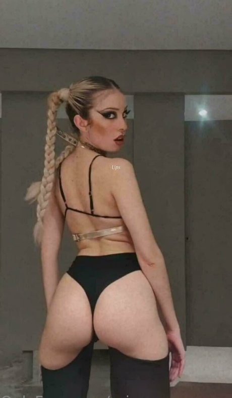 princesspassengerr nudes model img