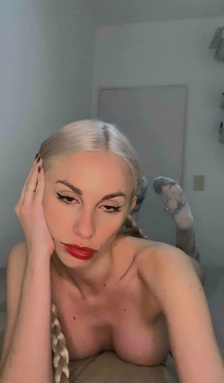 princesspassengerr model nude archive