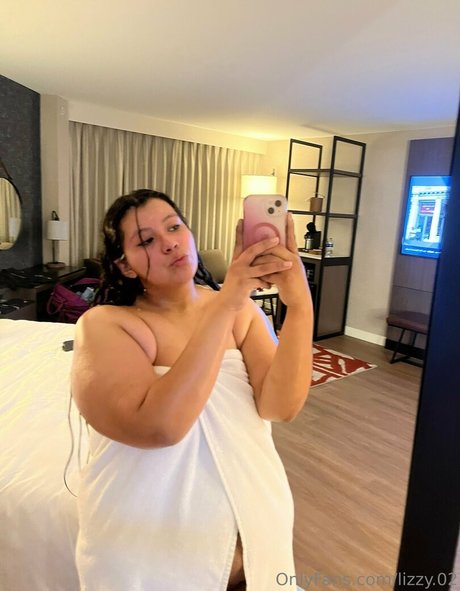 lizzy 02 pornstar hot img