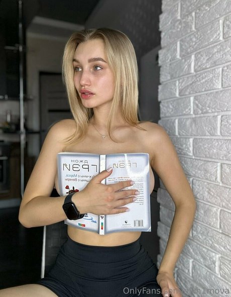 alkh1mova nice model images